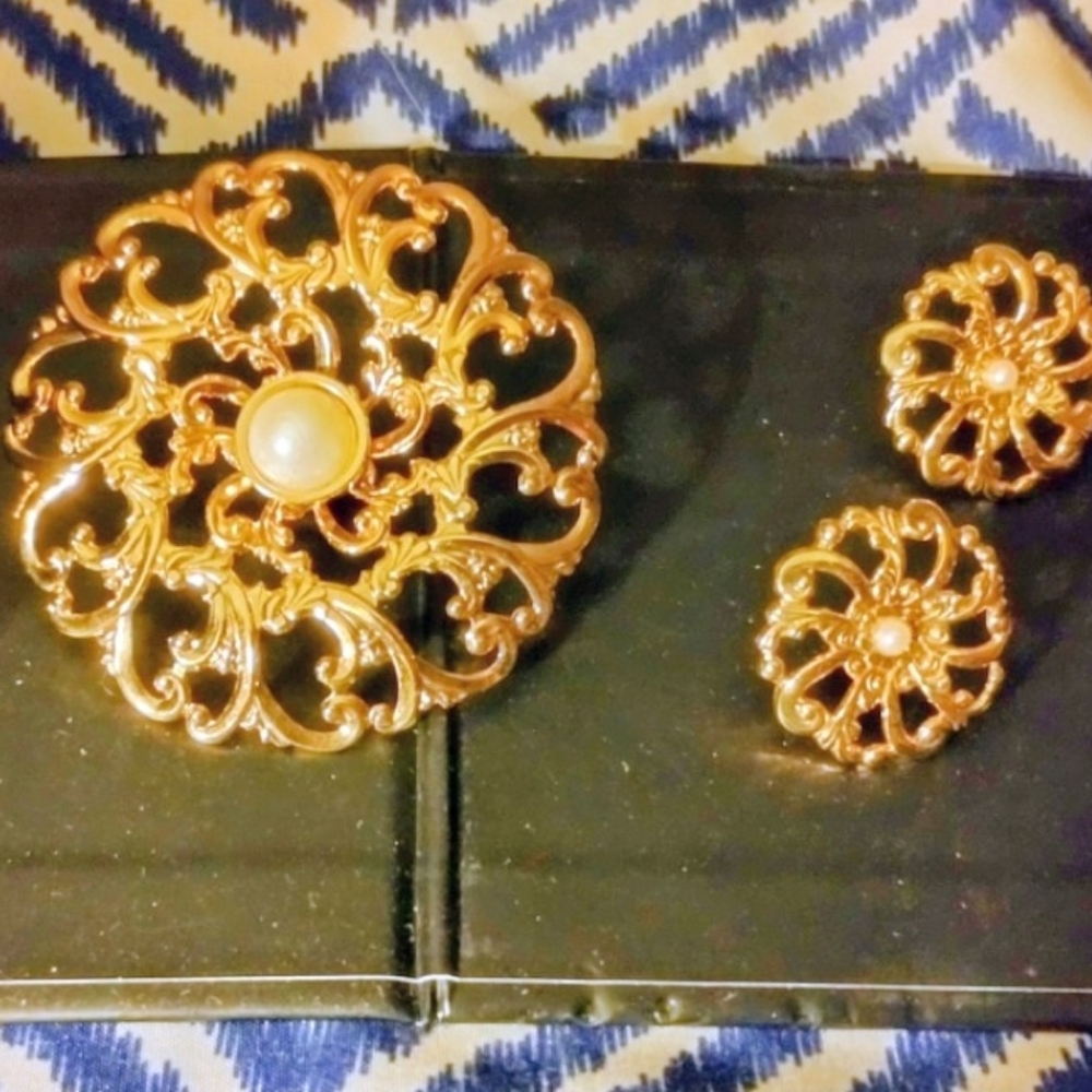 Elegant Vintage Gold and Pearl Jewelry Set